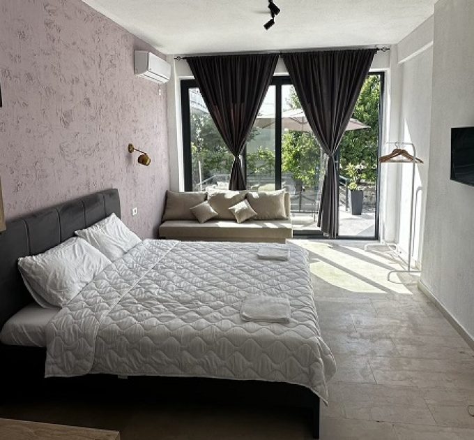 Вила Sunset Studios & Apartment – Полихроно